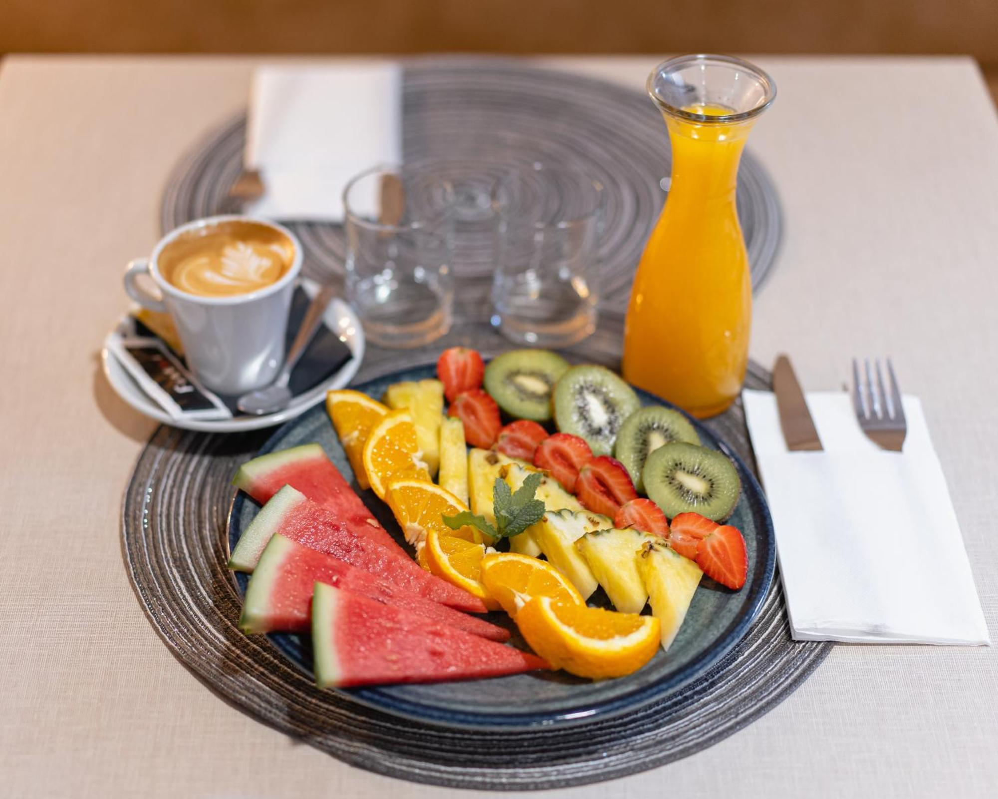 Hotel Queens - Adults Only Benidorm Ngoại thất bức ảnh