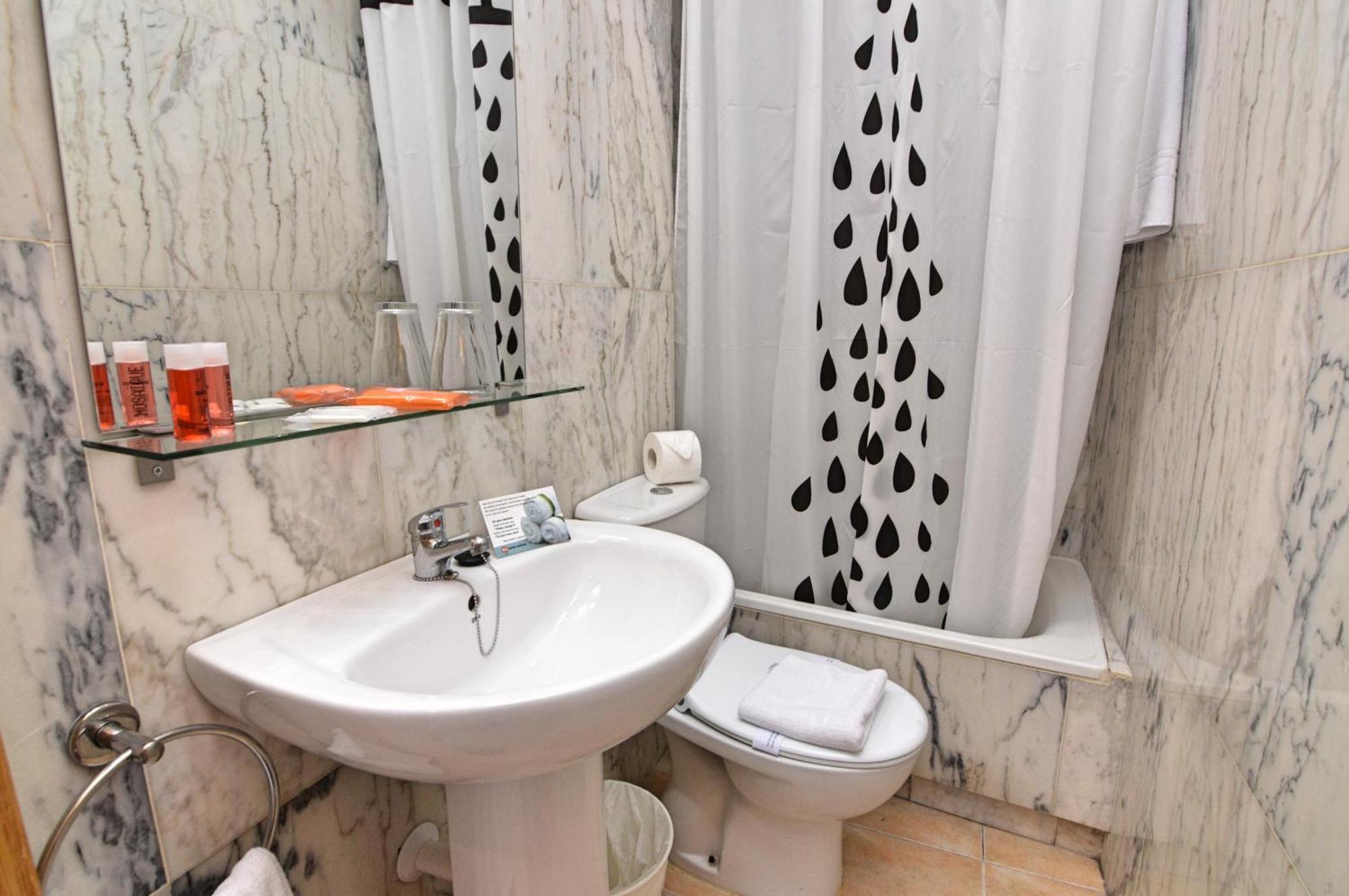 Hotel Queens - Adults Only Benidorm Phòng bức ảnh